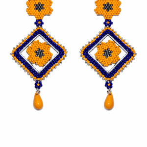 Auffälliger Ohrschmuck - lebendige Farben