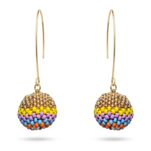 eleganter Ohrschmuck in kräftigen Farben