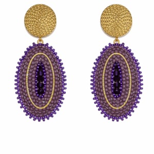 eleganter Ohrschmuck in auffälliger Farbkombination
