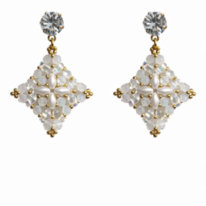 Filigraner geometrischer Ohrschmuck