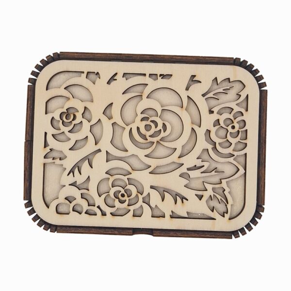 Holzbox mit Rosendeckel, große Rosen