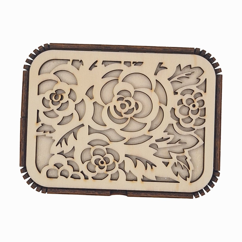 Holzbox mit Rosendeckel, große Rosen