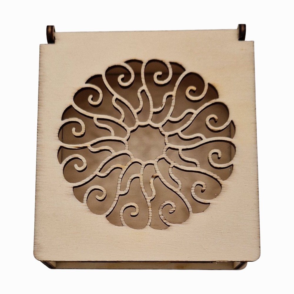 Holzbox mit Blütenkreis