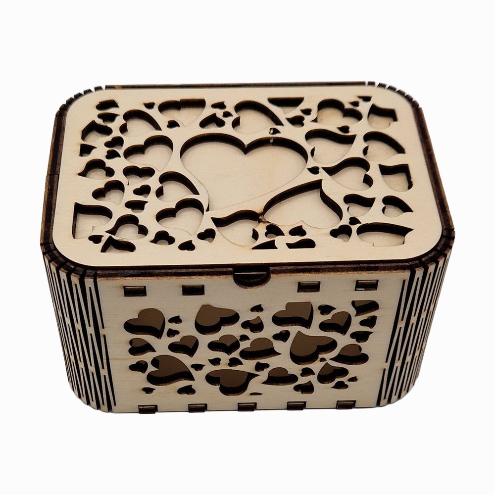 Holzbox mit Herzchenmuster (Ansicht 2)