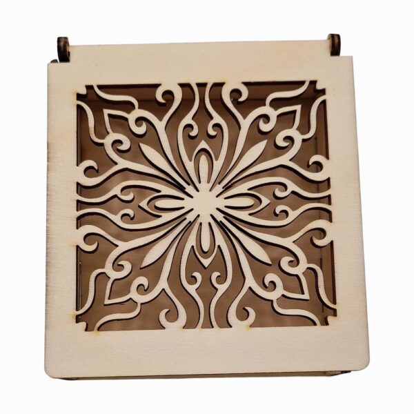 Holzbox mit Blütenquadrat