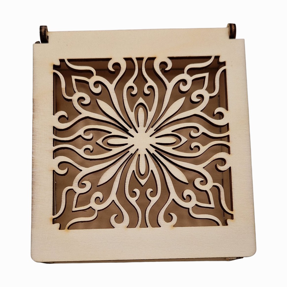 Holzbox mit Blütenquadrat
