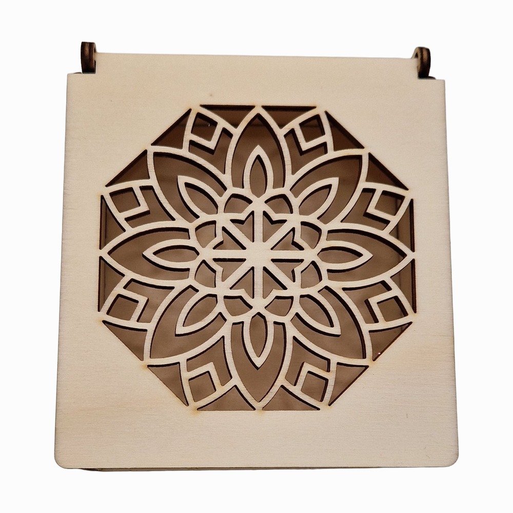 Holzbox mit Mandalablüte