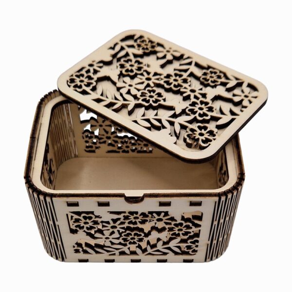 Holzbox mit Rosendeckel, feines Blumenmuster