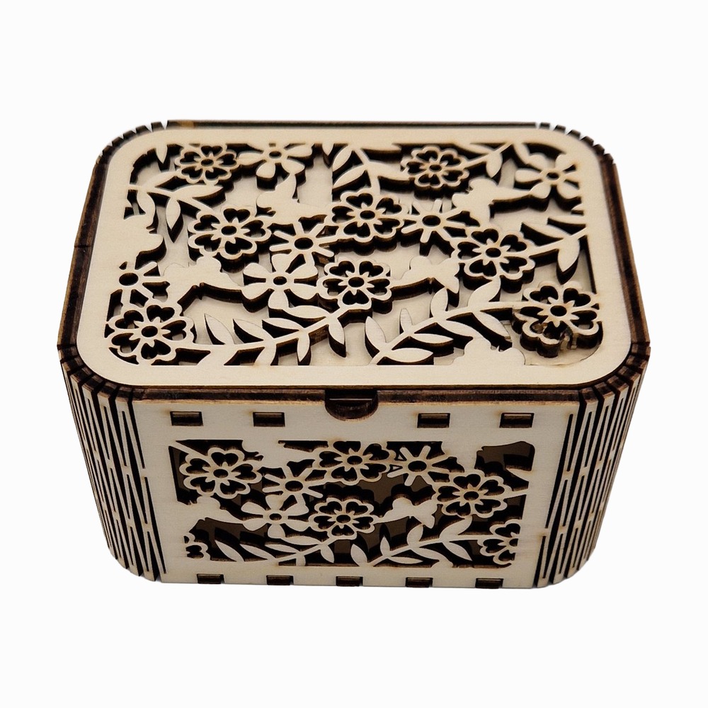 Holzbox mit Rosendeckel, feines Blumenmuster (Ansicht 2)