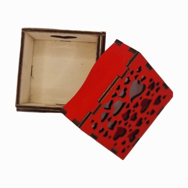 Holzbox rot mit Herzmuster
